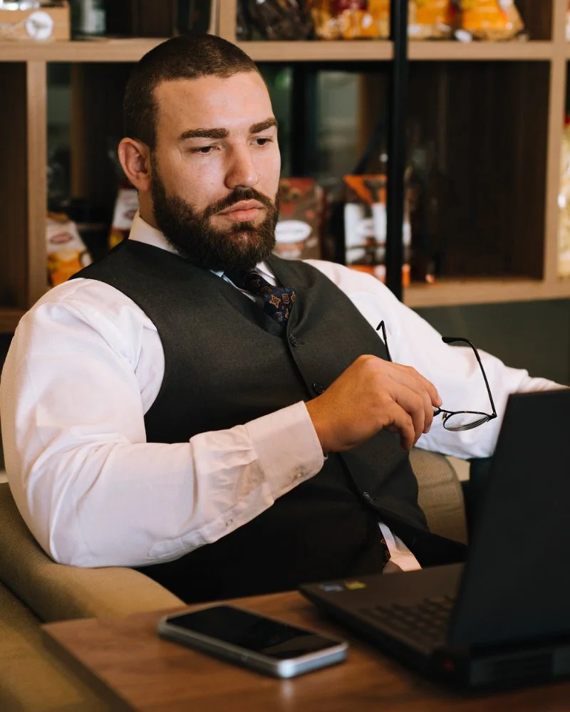 Dr. Jhonathan Ebani, Advogado Criminalista no Espírito Santo